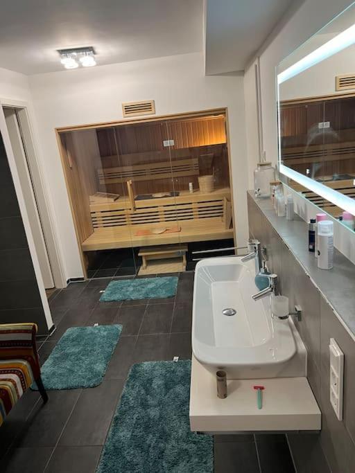 Luxurioese Mit Sauna Und Whirlpool Köln
